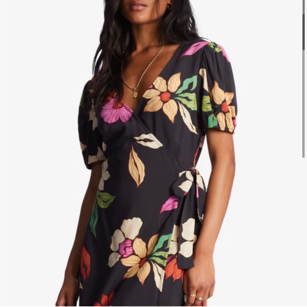 NWT Billabong Wrap Dress